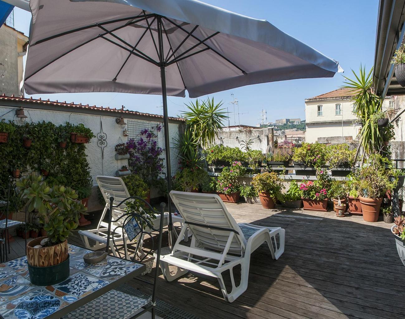 Bed and Breakfast La Terrazza Ai Miracoli Neapel Exterior foto