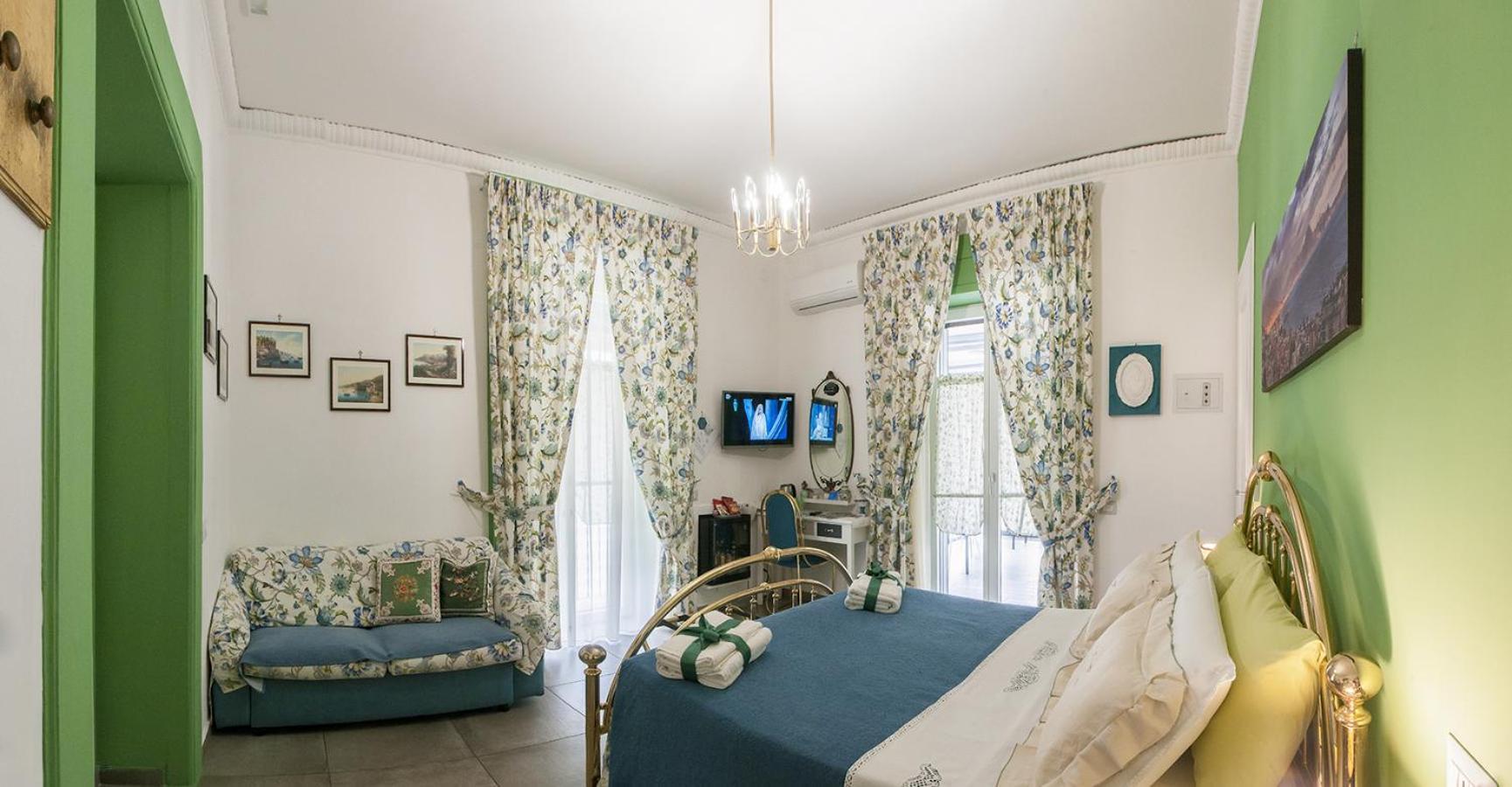 Bed and Breakfast La Terrazza Ai Miracoli Neapel Exterior foto