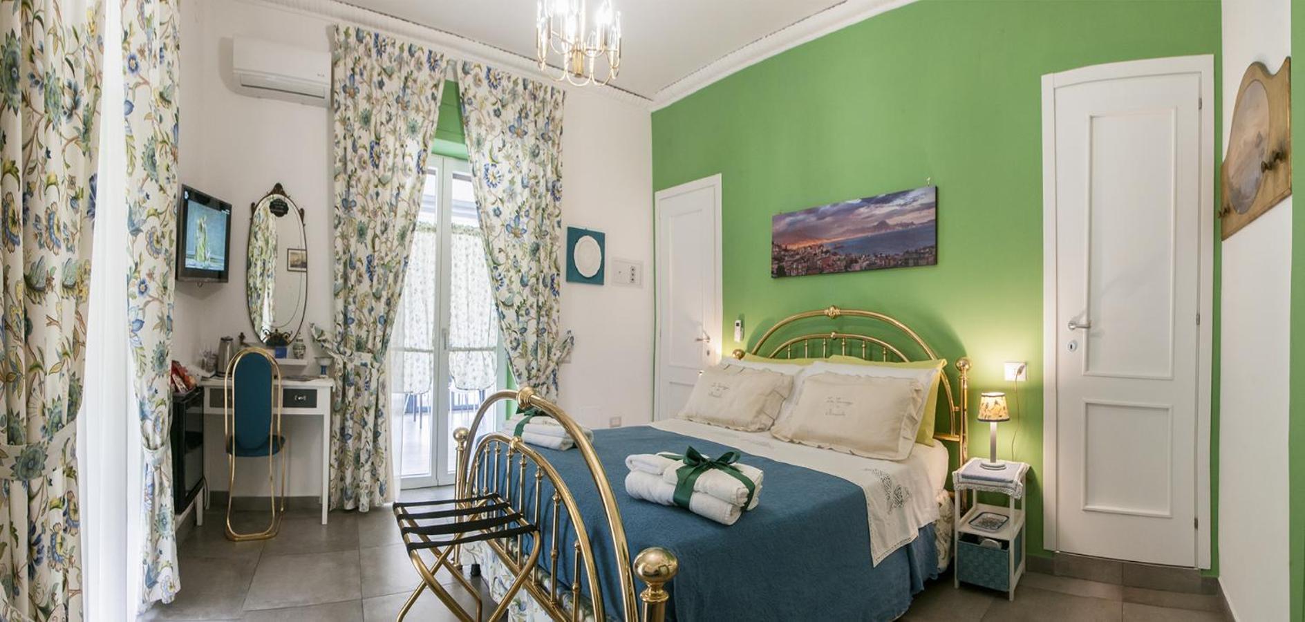 Bed and Breakfast La Terrazza Ai Miracoli Neapel Exterior foto