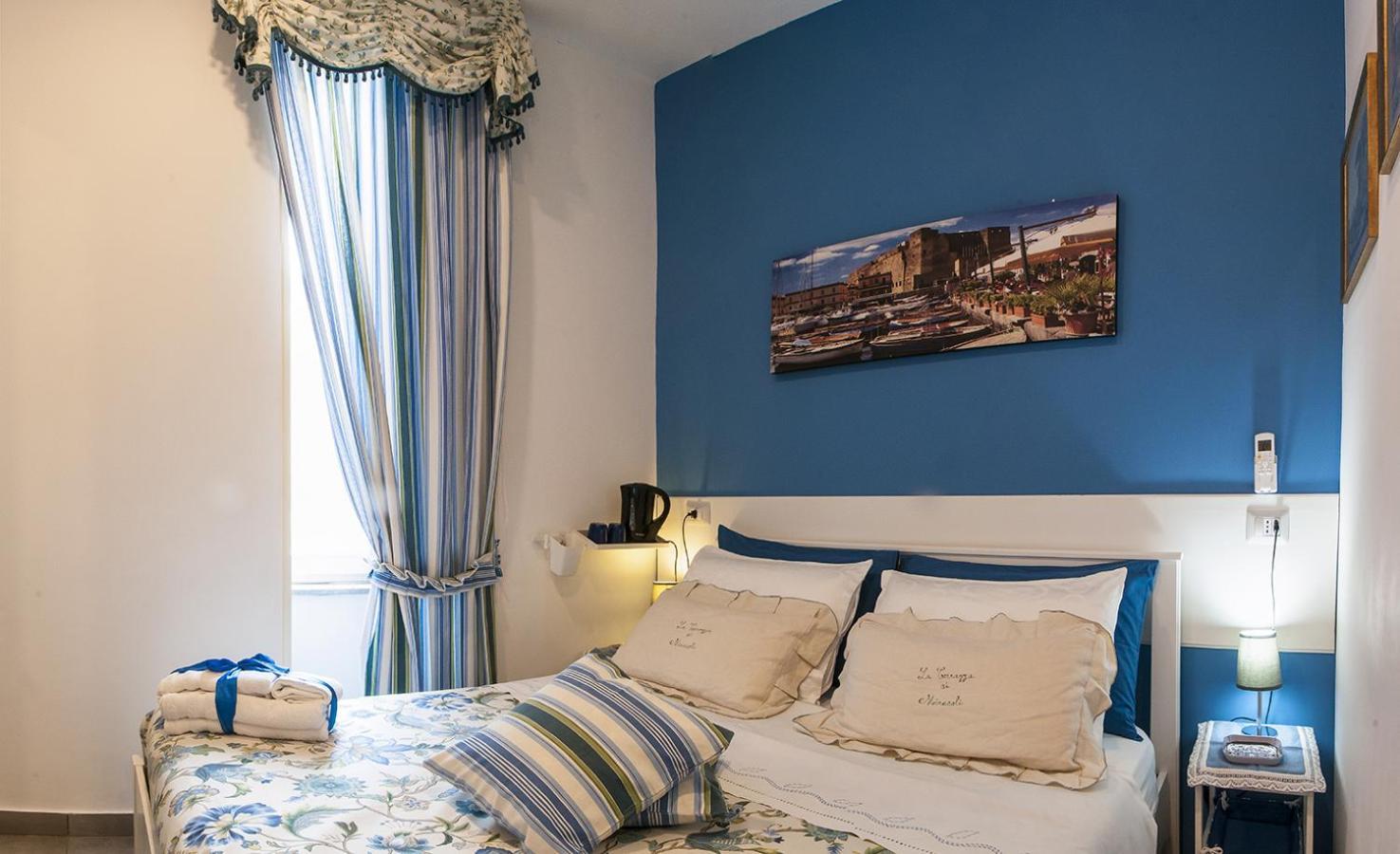 Bed and Breakfast La Terrazza Ai Miracoli Neapel Exterior foto