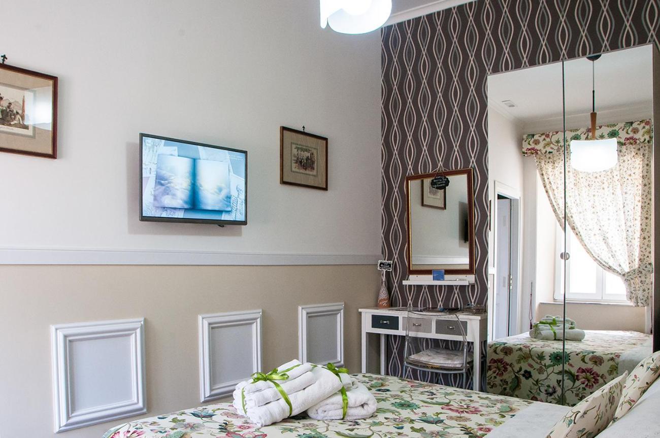 Bed and Breakfast La Terrazza Ai Miracoli Neapel Exterior foto