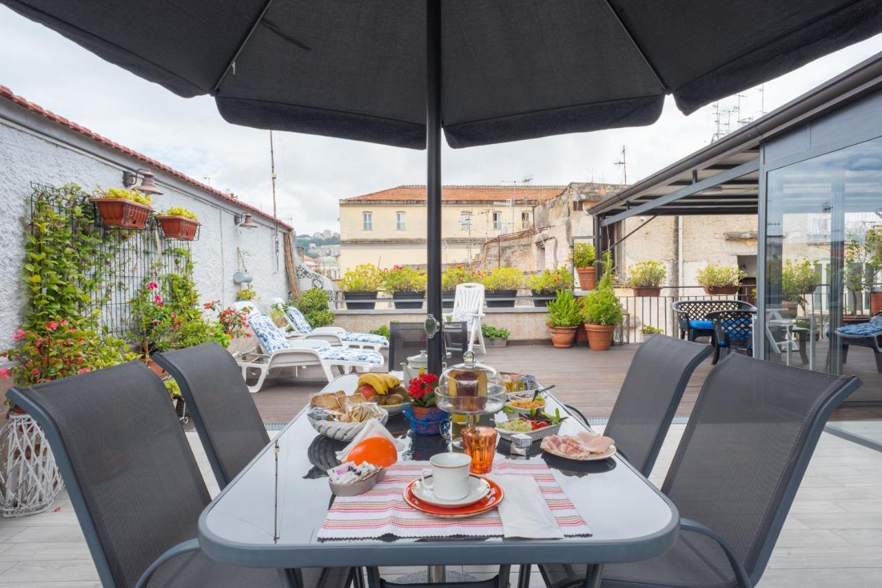 Bed and Breakfast La Terrazza Ai Miracoli Neapel Exterior foto